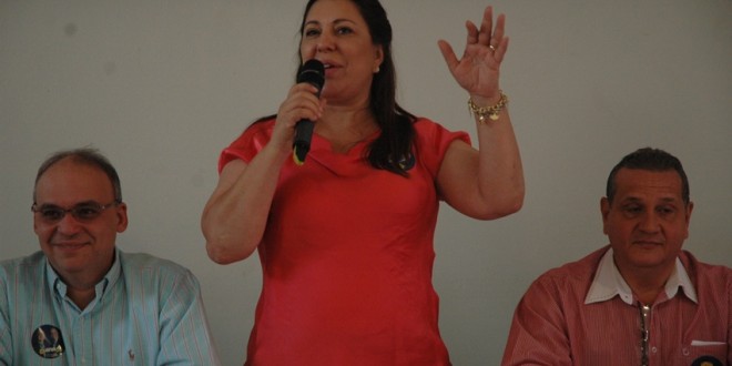 Janete Riva diz que espera pela liberdade dos pilotos de avião sequestrado