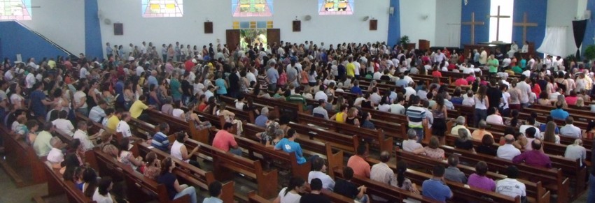 Igreja encerra Semana Santa com missa de ressurreição de Cristo