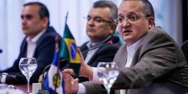 Taques aciona TJ para barrar greve e pede multa de R$ 100 mil por dia aos sindicatos