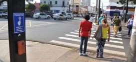 Faixa elevada ou botoeira; Trânsito estuda solução em frente à CEF
