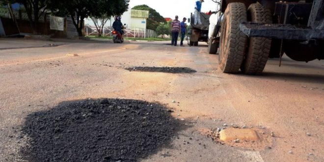‘Operação Tapa buraco’ revitaliza algumas avenidas do município; cronograma é apresentado na Câmara Municipal