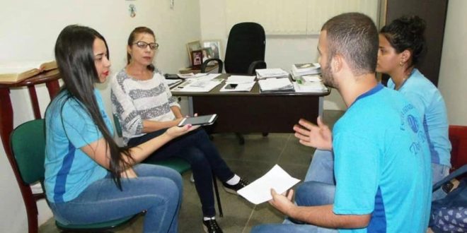 Vereadora Elisa Gomes falou sobre políticas públicas durante encontro com alunos da rede pública de ensino