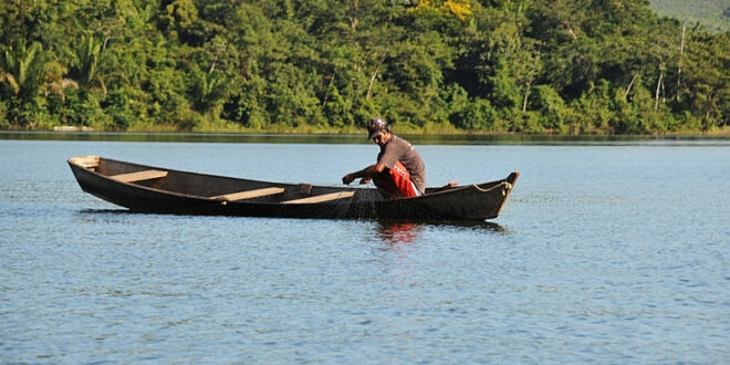 Pescadores têm direito a auxílio financeiro e cursos de capacitação