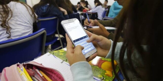 Projeto que proíbe uso de celular em salas de aula é aprovado na ALMT