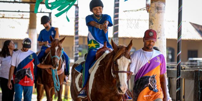 Seduc mantém equoterapia para crianças da rede estadual durante as férias escolares