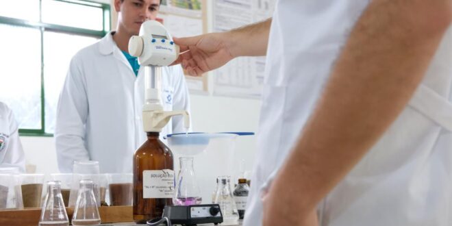 Laboratórios de Solos da Unemat recebem selos de qualidade da Embrapa e do Instituto Agronômico