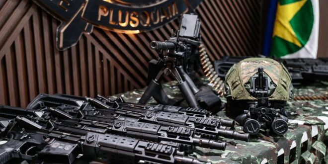 Governo de MT entrega R$ 6 milhões em fuzis, metralhadoras e equipamentos para a Polícia Militar