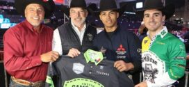 Atleta Rogério Venâncio de Paranaíta é contratado por equipe profissional de montaria em touros no Texas