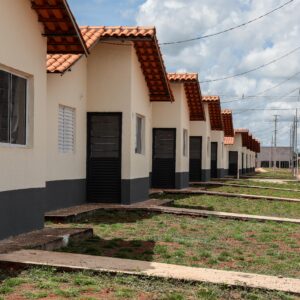 Governador anuncia ampliação dos investimentos para casas populares em MT
