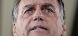 PF apreende US$ 14 mil em buscas contra ex-presidente Bolsonaro