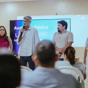 Mauro Mendes recebe comenda por avanços na alfabetização em MT