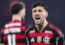 Flamengo goleia o Bragantino e abre vantagem na corrida pelo título