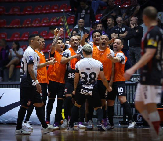 Corinthians vira sobre Campo Mourão e garante vaga na final da Liga Nacional de Futsal