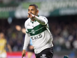 Coritiba empata com o Athletic e confirma retorno à Série A após dois anos