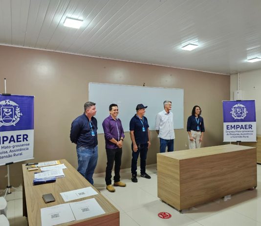Prefeitura e Governo do Estado entregam cartões do FUNDAAF para 38 agricultores familiares