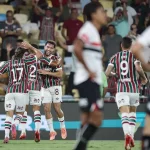 São Paulo sofre goleada histórica no Maracanã e complica sua situação no Brasileirão