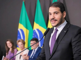 Lula indica Jorge Messias para ocupar vaga de Barroso no STF