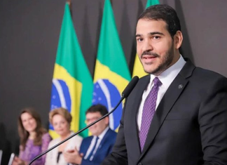 Lula indica Jorge Messias para ocupar vaga de Barroso no STF