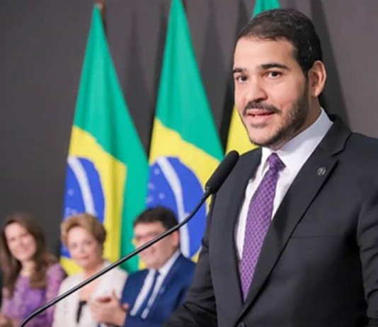 Lula indica Jorge Messias para ocupar vaga de Barroso no STF