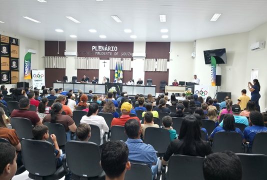 Olimpíadas de Matemática da UNEMAT celebram o talento dos estudantes de Paranaíta em cerimônia marcante