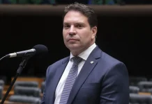 Moraes aciona Câmara para oficializar cassação de Ramagem, condenado por trama golpista