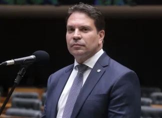 Moraes aciona Câmara para oficializar cassação de Ramagem, condenado por trama golpista