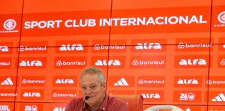 Abel Braga faz comentário homofóbico em apresentação no Inter e depois pede desculpas