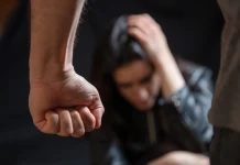 PM interrompe agressão e detém homem que agredia a mãe em residência em Colider