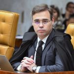 Mendonça autoriza PF a investigar repasses para filme sobre Bolsonaro