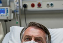 Com pneumonia, Bolsonaro permanece na UTI
