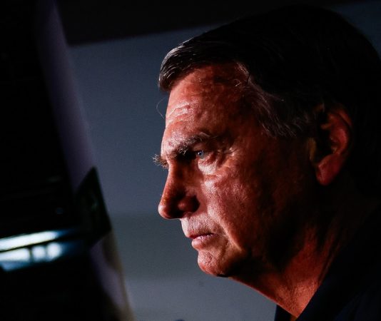 Bolsonaro passa mal e é internado em hospital de Brasília