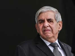 Moraes ordena perícia médica antes de decidir prisão domiciliar de Heleno