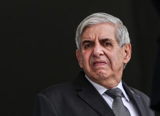 Moraes ordena perícia médica antes de decidir prisão domiciliar de Heleno