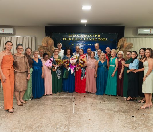 Miss e Mister 3ª Idade 2025 encantam o público em evento no CRAS Casa da Família