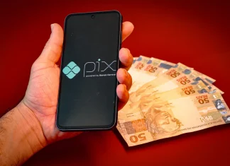 EUA miram PIX e propõem tarifa de 25% sobre produtos do Brasil