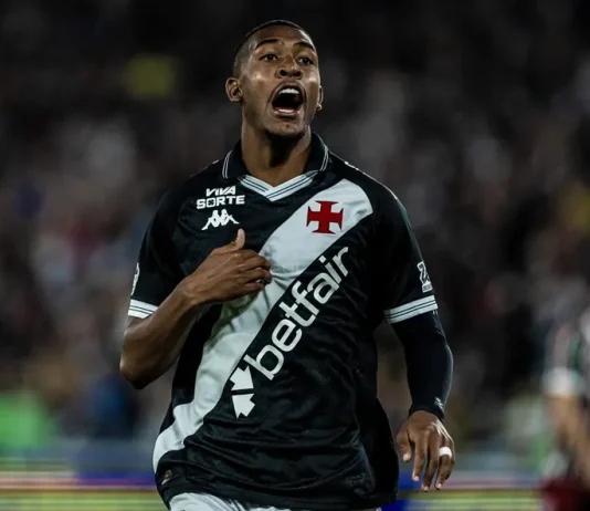 Vasco vira no fim, vence o Fluminense e abre vantagem na semifinal da Copa do Brasil