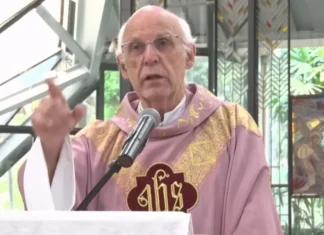 Arquidiocese de SP suspende atuação digital do padre Júlio Lancellotti