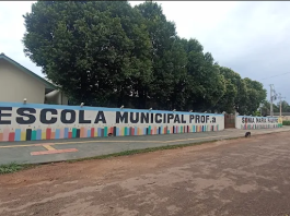 Veículo derruba muro de escola municipal no bairro Boa Esperança