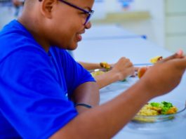 Com salário de R$ 7,8 mil e 40h semanais, Seduc abre seleção para bibliotecários e nutricionistas