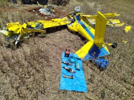 Corpo de Bombeiros realiza desencarceramento de corpo de vítima que ficou presa em ferragens após queda de avião agrícola