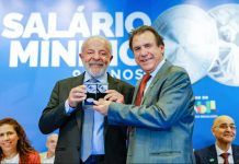 Lula diz que salário mínimo é baixo, mas aponta importância de direito