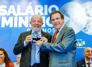 Lula diz que salário mínimo é baixo, mas aponta importância de direito
