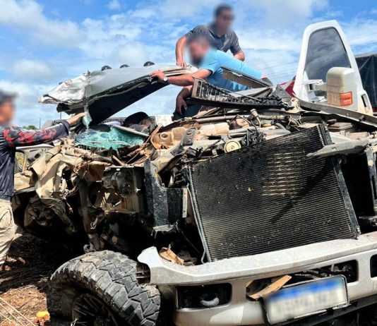 Colisão entre caminhonete e carreta deixa motorista ferido na rodovia que liga Alta Floresta a Paranaíta