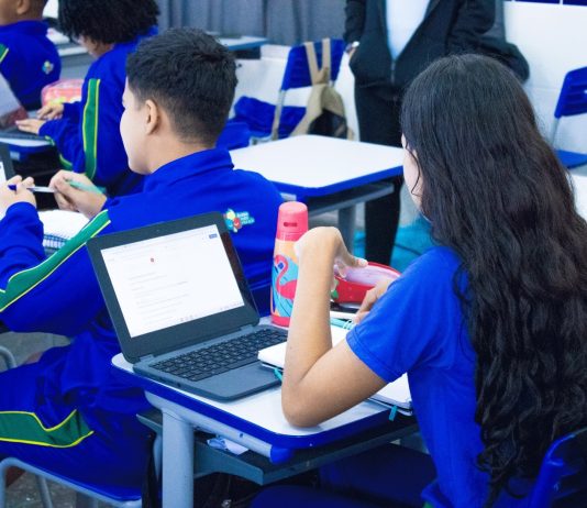 Seduc prepara profissionais da educação para 2026; aulas começam em 2 de fevereiro