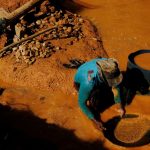 Ouro avança 1% com expectativa de alívio nos juros e queda do dólar após abertura do Estreito de Ormuz