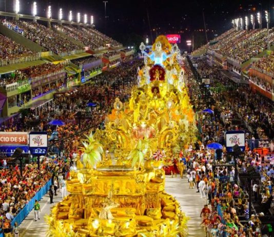 Carnaval do Rio de Janeiro 2026 tem desfiles hoje com quatro escolas na Sapucaí