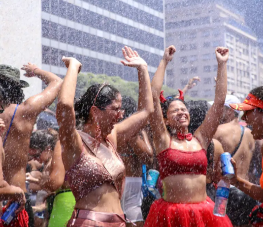 Polícia Civil orienta foliões sobre cuidados com celular no Carnaval