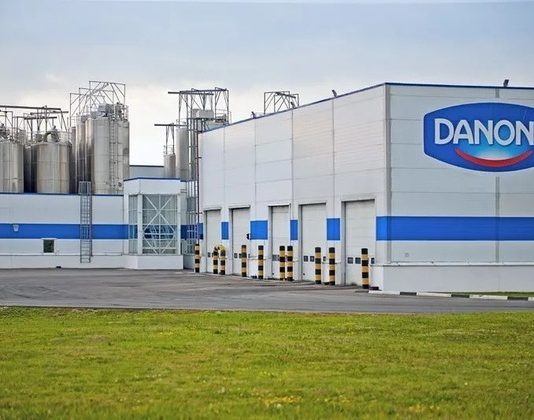 França investiga Danone e Nestlé por possível contaminação de fórmula infantil
