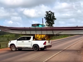 Hilux é flagrada levando barco de 15 metros no Amapá