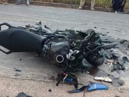 Menina de 3 anos morre após colisão entre moto e caminhão em Cuiabá